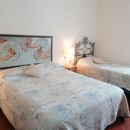Assisi Hus Stanza Tripla In Appartamento Exterior photo