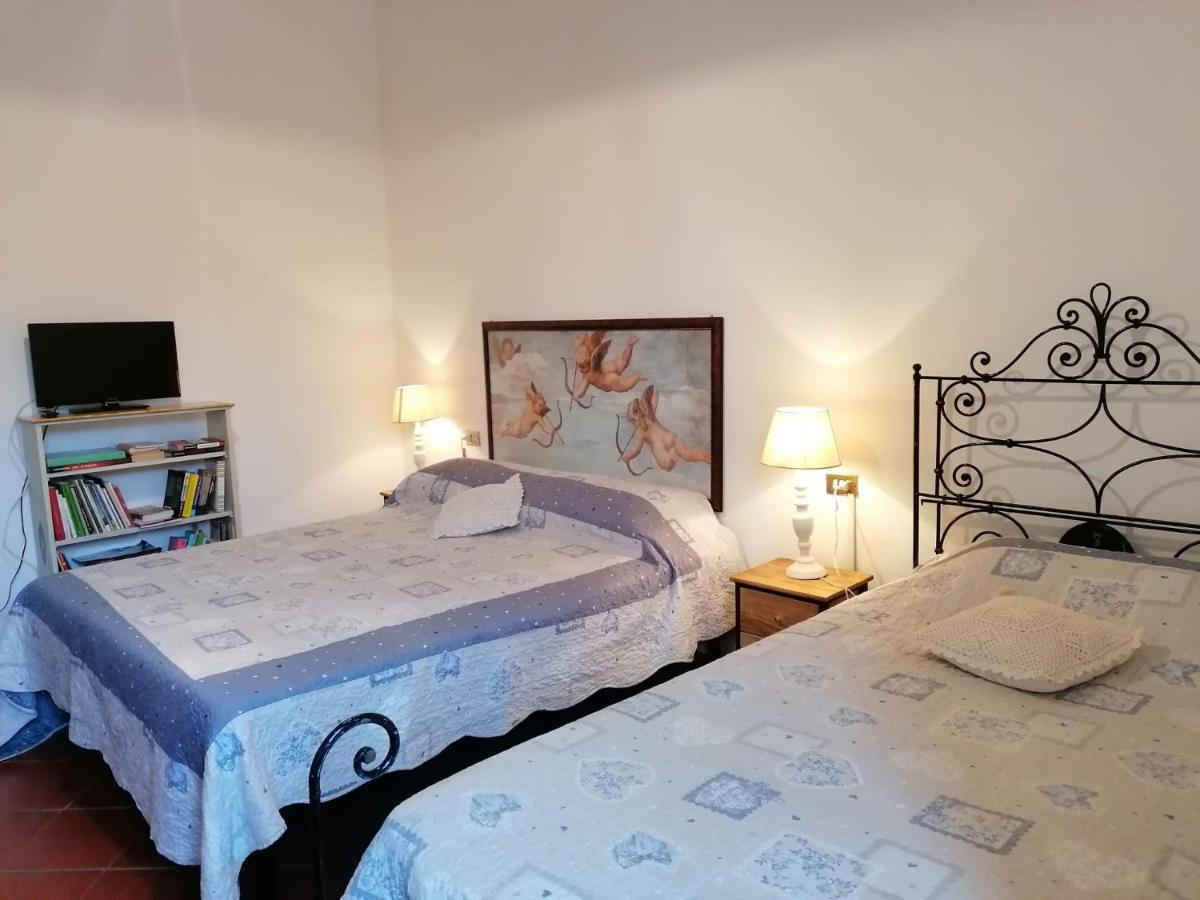 Assisi Hus Stanza Tripla In Appartamento Exterior photo