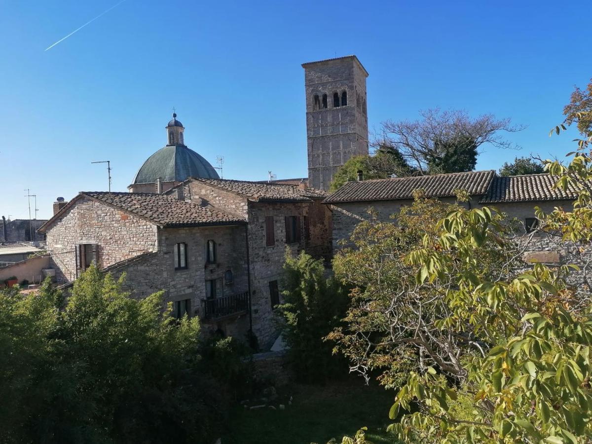 Assisi Hus Stanza Tripla In Appartamento Exterior photo